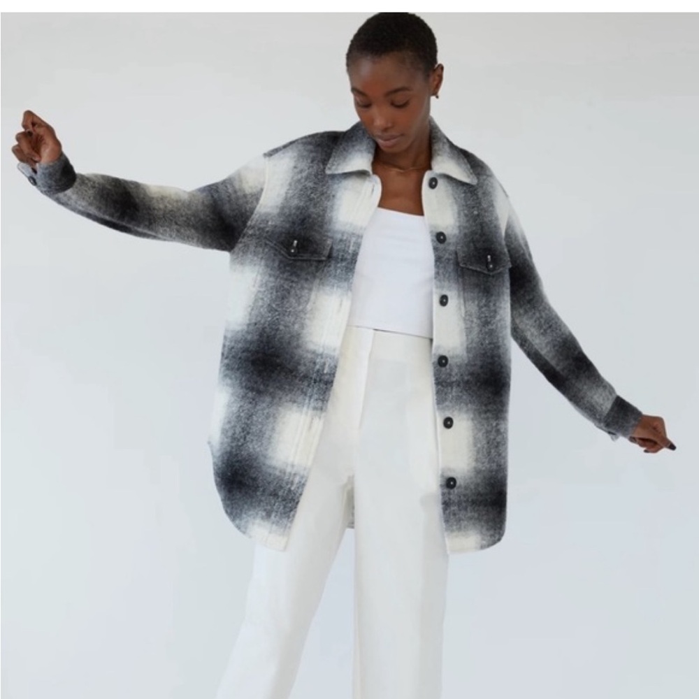 Aritzia Wilfred Free Ganna Shirt Jacket in a black and white plaid size large